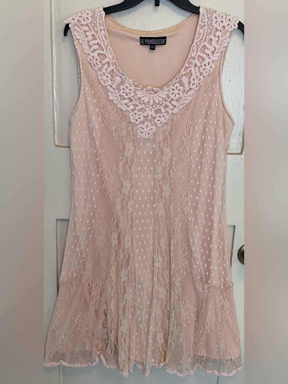 The Pyramid Collection Vintage Embroidery And Lace Sleeveless Midi Dress Lined